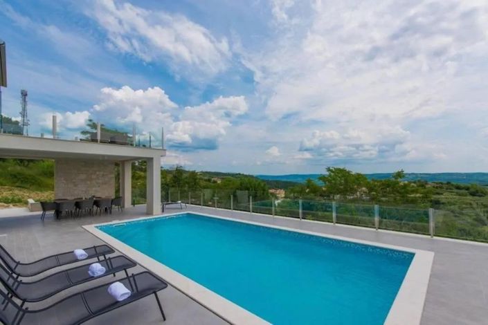 Image No.2-4 Bed Property for sale