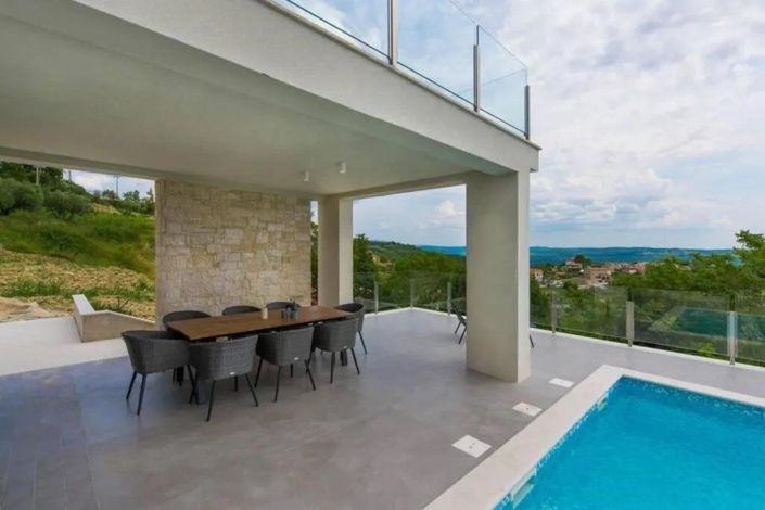 Image No.4-4 Bed Property for sale