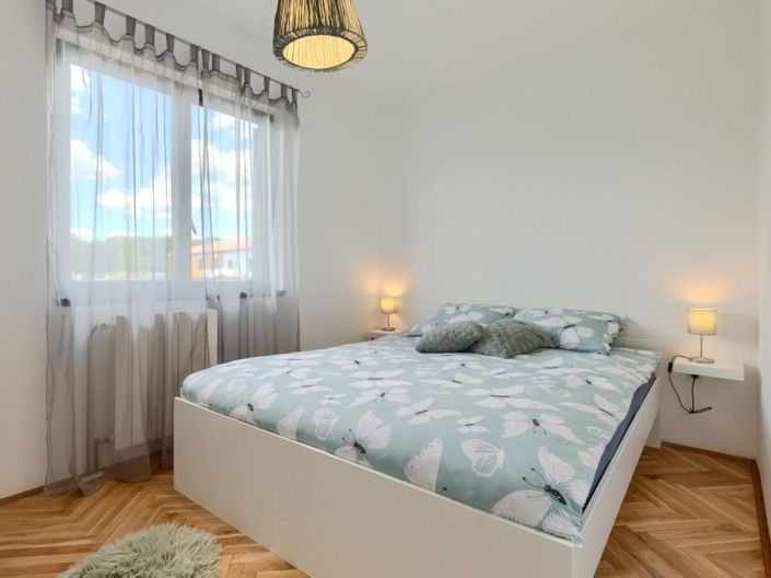 Image No.14-6 Bed Property for sale
