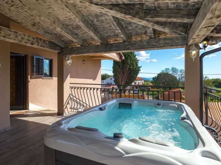 Image No.3-6 Bed Property for sale