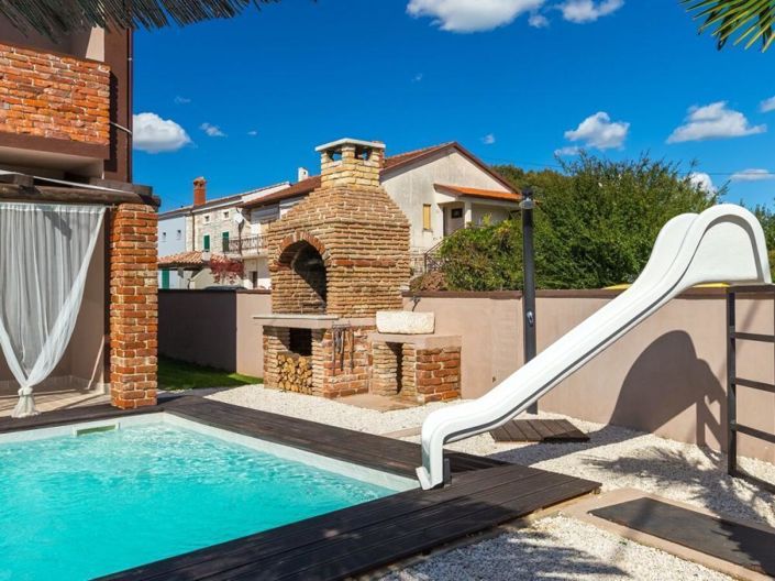 Image No.6-6 Bed Property for sale