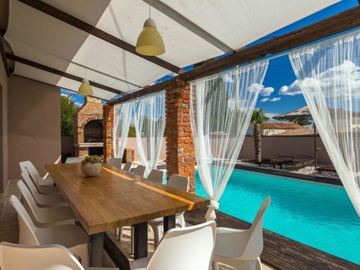 Image No.7-6 Bed Property for sale
