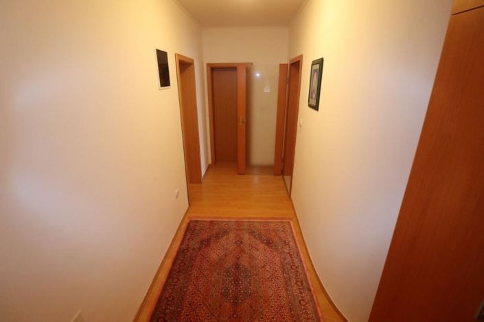 Image No.19-5 Bed Property for sale