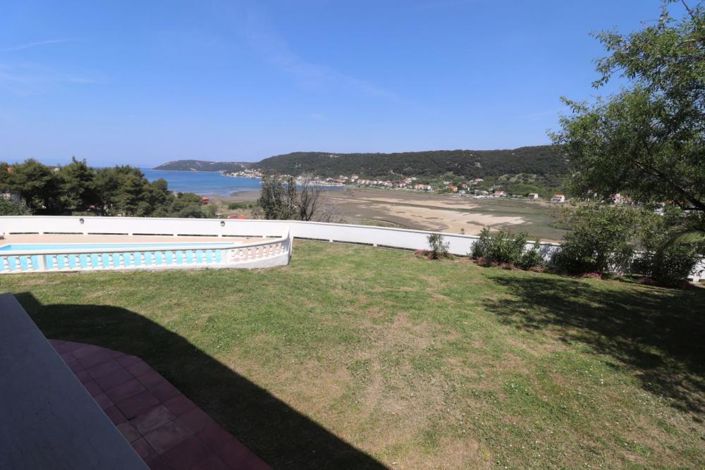 Image No.8-5 Bed Property for sale