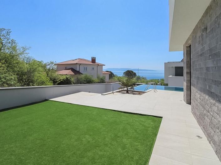 Image No.17-5 Bed Property for sale