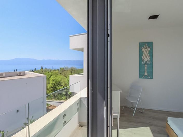 Image No.4-5 Bed Property for sale