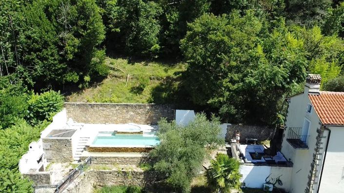 Image No.11-6 Bed Property for sale