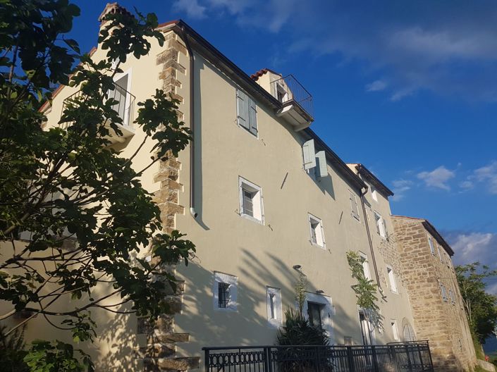 Image No.18-6 Bed Property for sale