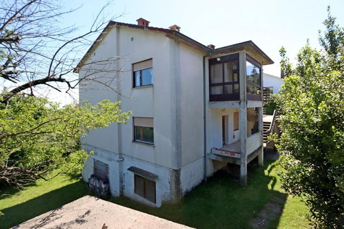 Image No.4-9 Bed Property for sale