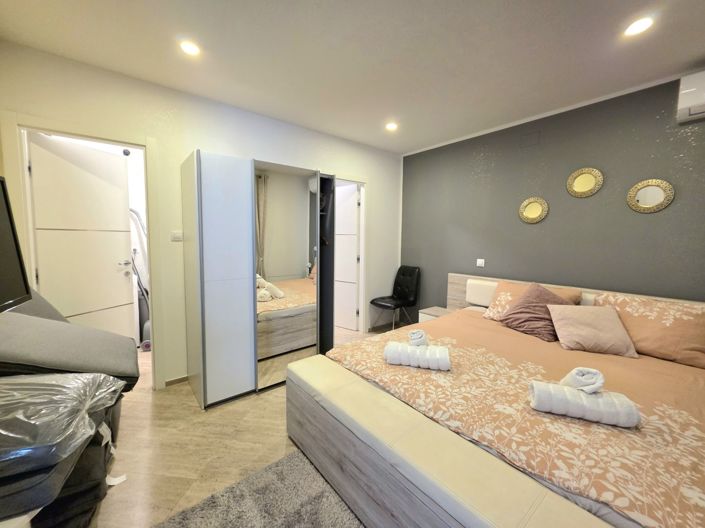 Image No.15-4 Bed Property for sale