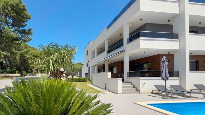 Image No.5-5 Bed Property for sale