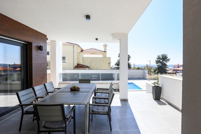 Image No.9-5 Bed Property for sale