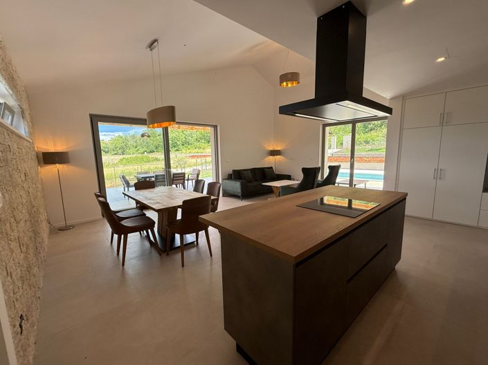 Image No.12-2 Bed Property for sale