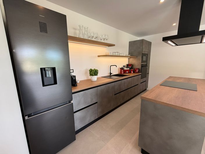 Image No.11-2 Bed Property for sale