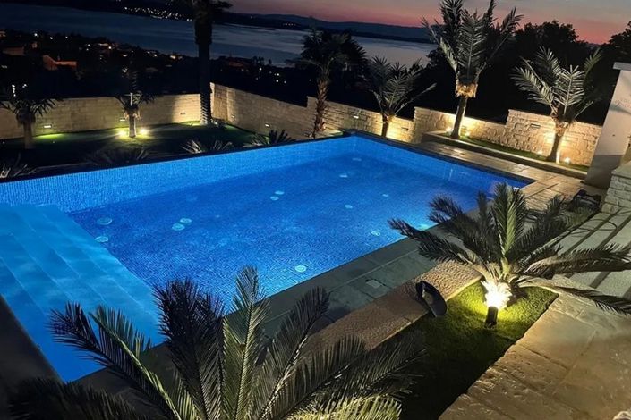 Image No.3-5 Bed Property for sale