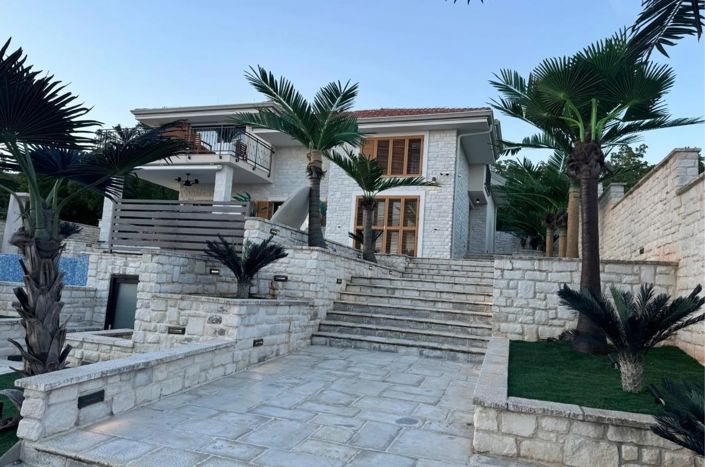 Image No.6-5 Bed Property for sale