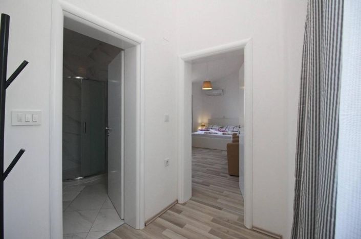 Image No.16-5 Bed Property for sale