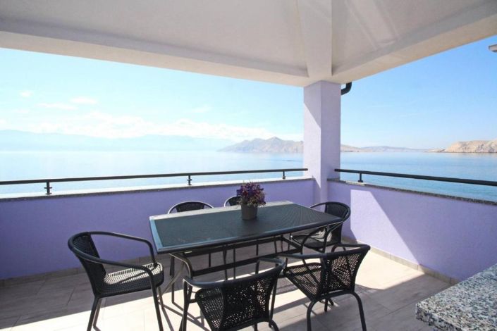 Image No.8-5 Bed Property for sale