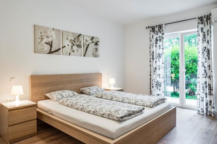 Image No.12-4 Bed Property for sale