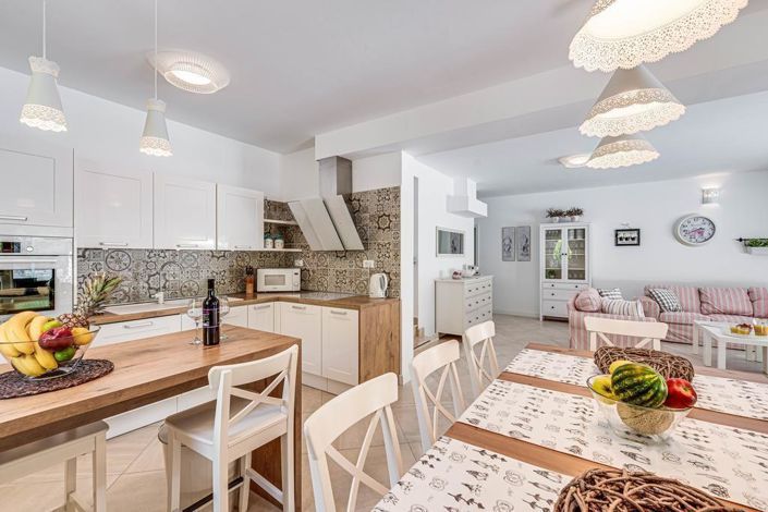Image No.4-4 Bed Property for sale