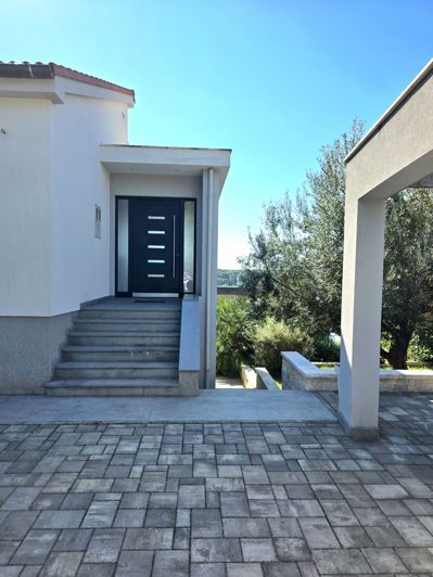 Image No.10-4 Bed Property for sale
