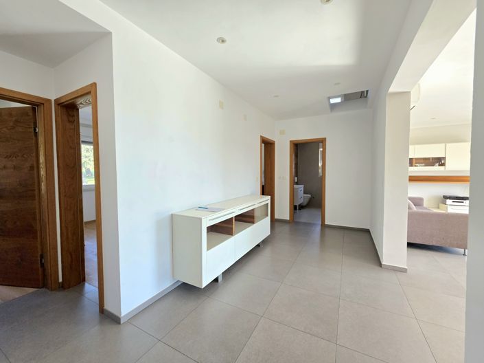 Image No.25-4 Bed Property for sale