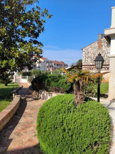 Image No.9-5 Bed Property for sale