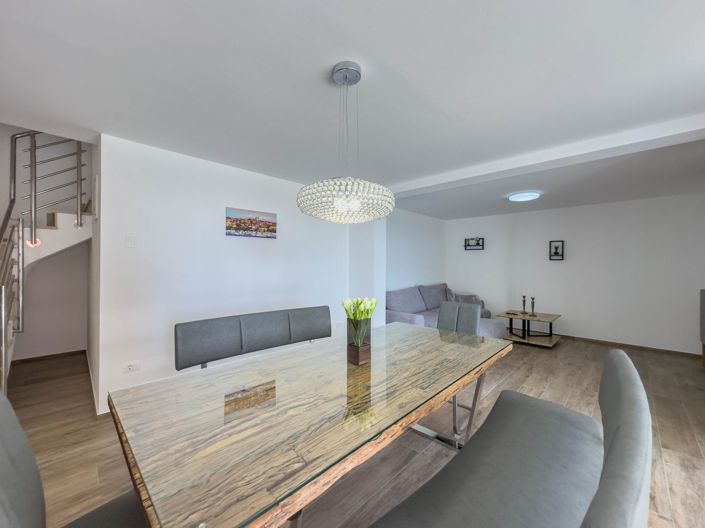 Image No.11-3 Bed Property for sale