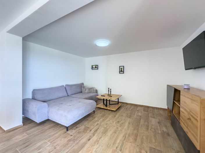 Image No.12-3 Bed Property for sale
