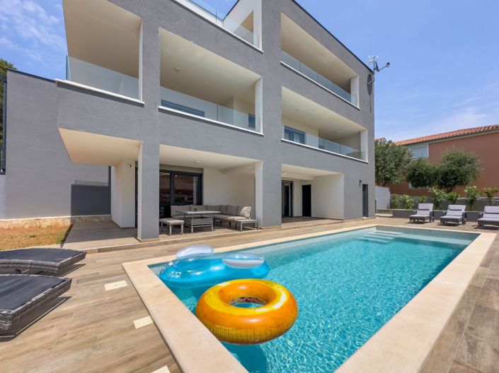 Image No.4-3 Bed Property for sale