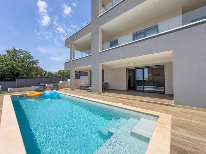 Image No.5-3 Bed Property for sale
