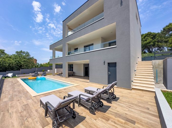 Image No.6-3 Bed Property for sale