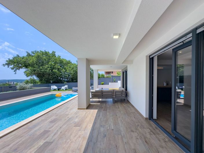 Image No.8-3 Bed Property for sale