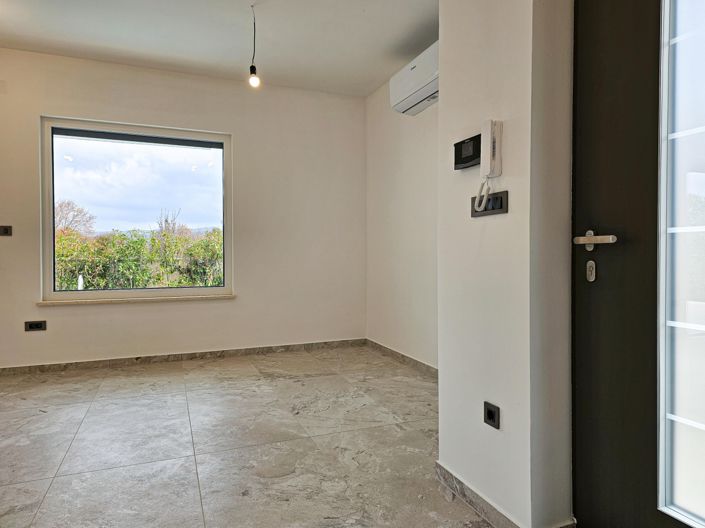 Image No.11-3 Bed Property for sale