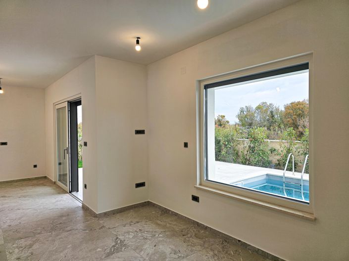 Image No.12-3 Bed Property for sale