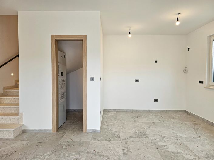 Image No.15-3 Bed Property for sale