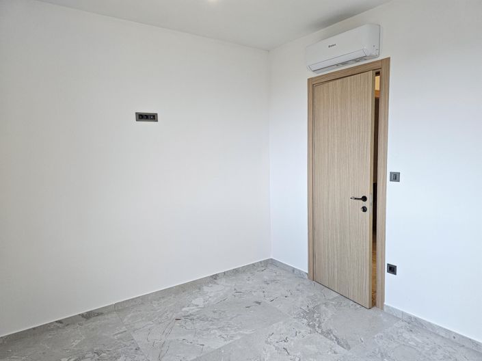 Image No.18-3 Bed Property for sale