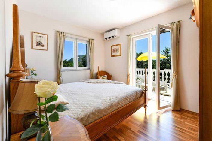 Image No.15-4 Bed Property for sale