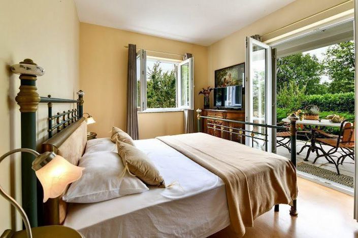 Image No.16-4 Bed Property for sale