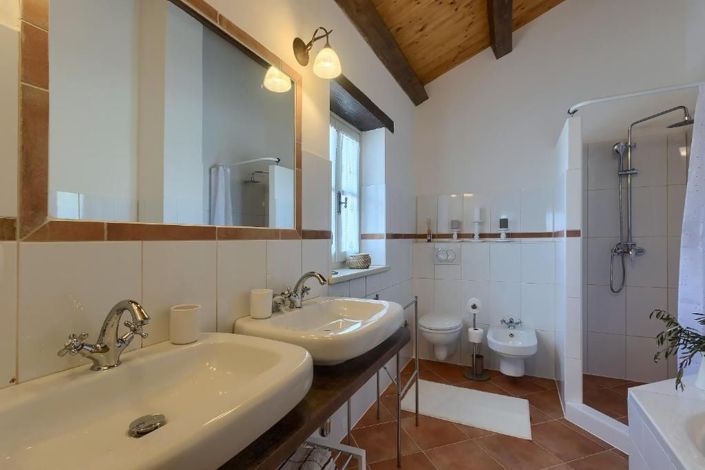 Image No.23-3 Bed Property for sale