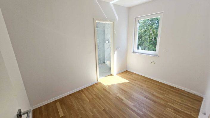 Image No.7-4 Bed Property for sale