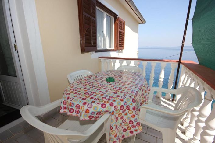 Image No.9-8 Bed Property for sale