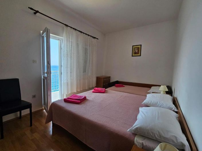 Image No.13-8 Bed Property for sale