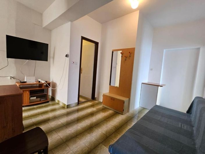 Image No.14-8 Bed Property for sale