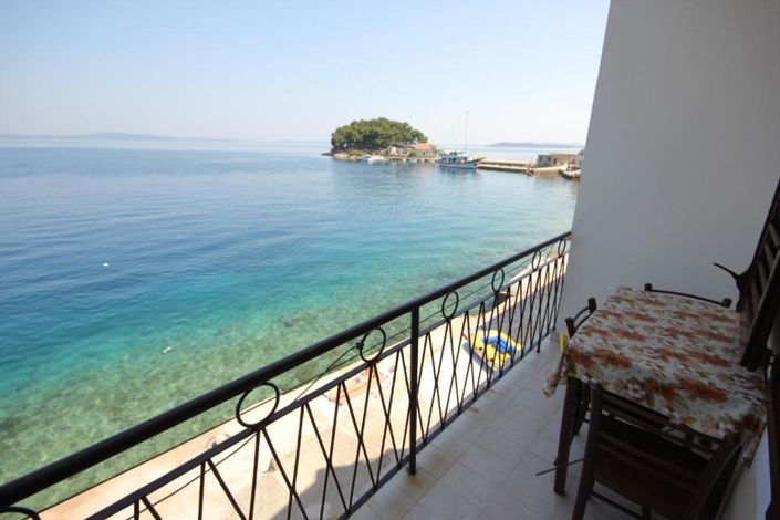 Image No.2-8 Bed Property for sale