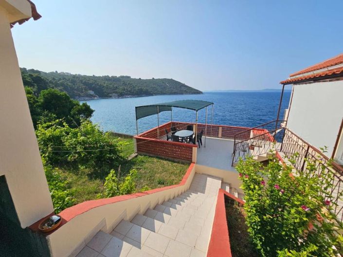 Image No.23-8 Bed Property for sale