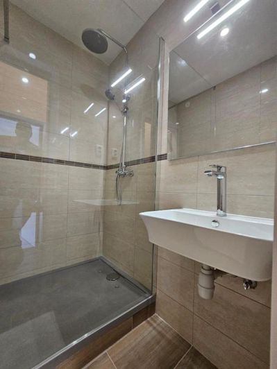 Image No.21-8 Bed Property for sale