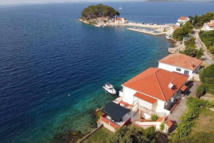 Image No.4-8 Bed Property for sale