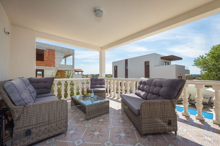 Image No.19-5 Bed Property for sale