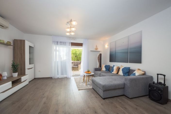 Image No.20-5 Bed Property for sale